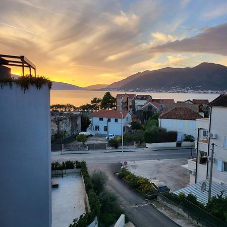 New! Stylish 2 Bedroom Condo With View & Pool Tivat Exterior photo
