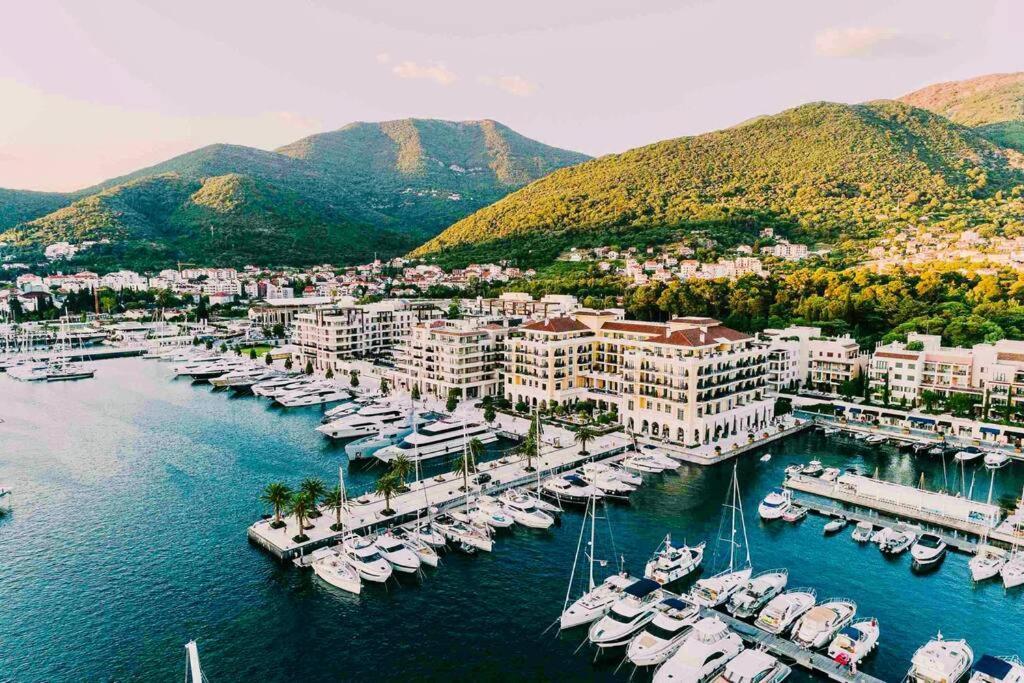 New! Stylish 2 Bedroom Condo With View & Pool Tivat Exterior photo